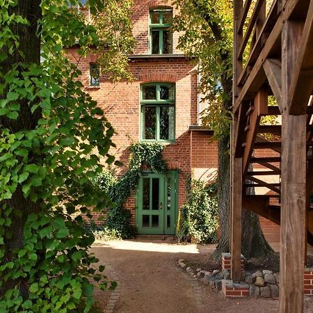 Gasthaus Und Pension "Zum Hauenden Schwein" Wörlitz エクステリア 写真