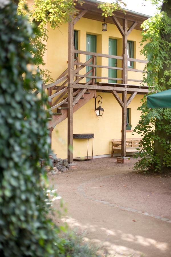 Gasthaus Und Pension "Zum Hauenden Schwein" Wörlitz エクステリア 写真