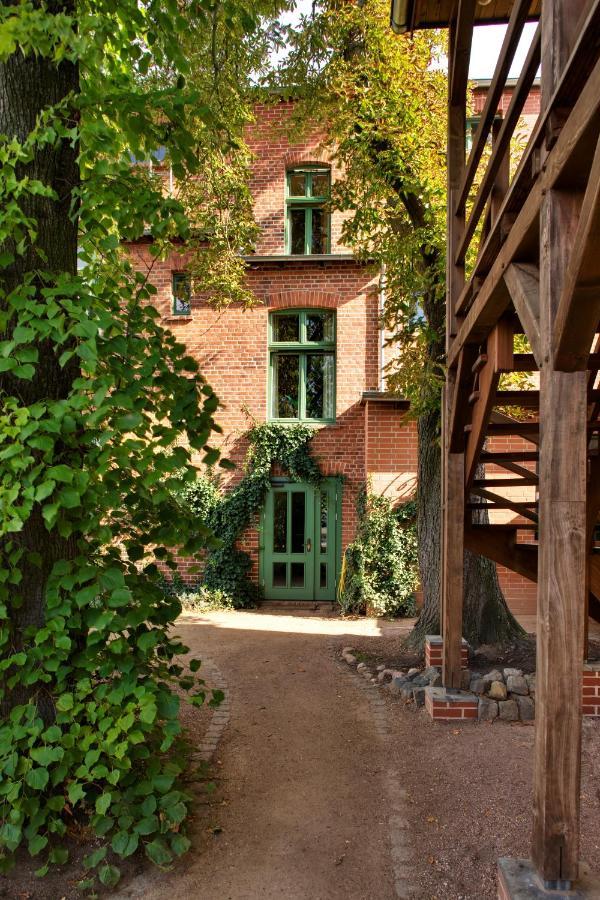 Gasthaus Und Pension "Zum Hauenden Schwein" Wörlitz エクステリア 写真